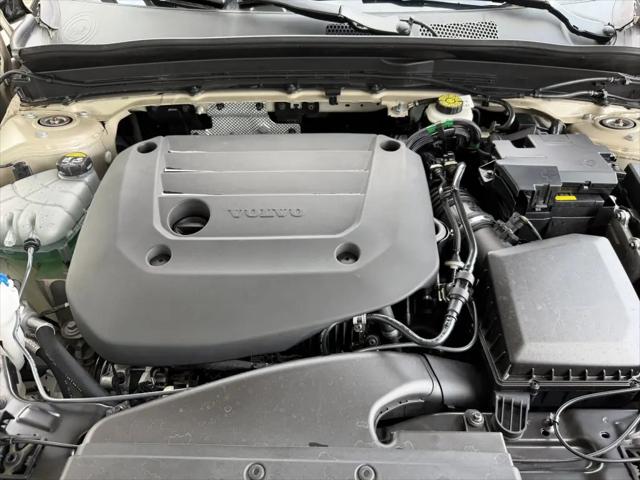 2025 Volvo XC40 B5 Core Bright Theme