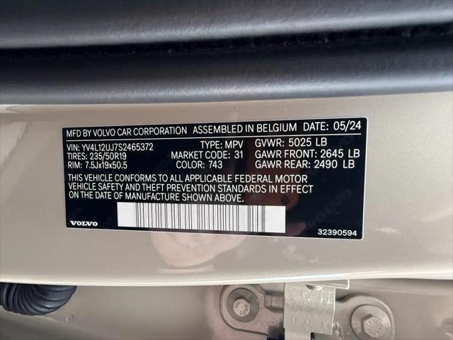 2025 Volvo XC40 B5 Core Bright Theme
