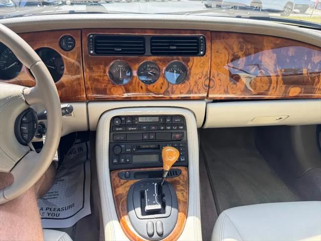 2000 Jaguar XK8 Standard