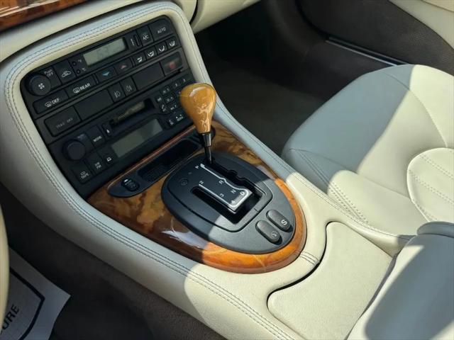 2000 Jaguar XK8 Standard