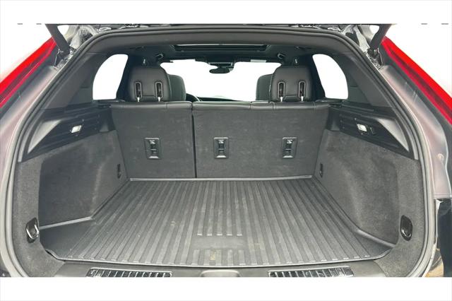 2023 Cadillac XT4 AWD Premium Luxury