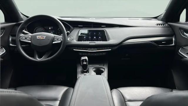 2023 Cadillac XT4 AWD Premium Luxury