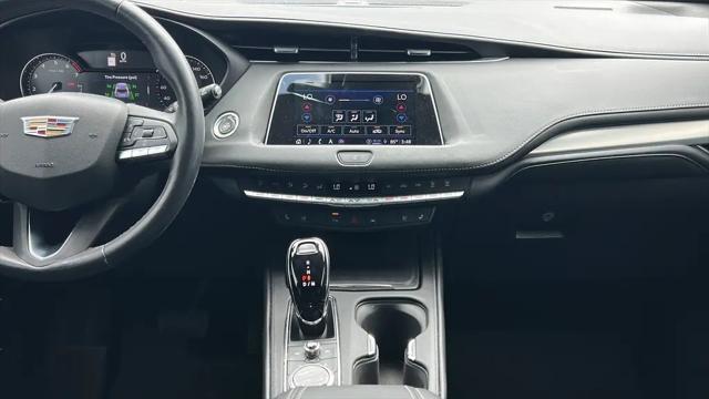 2023 Cadillac XT4 AWD Premium Luxury