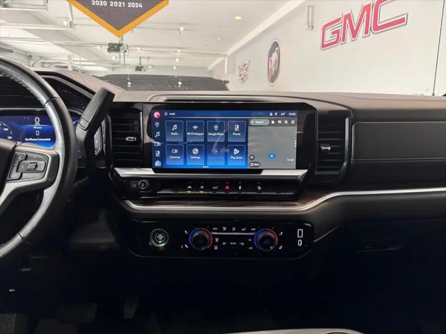 2022 Chevrolet Silverado 1500 4WD Crew Cab Standard Bed LT