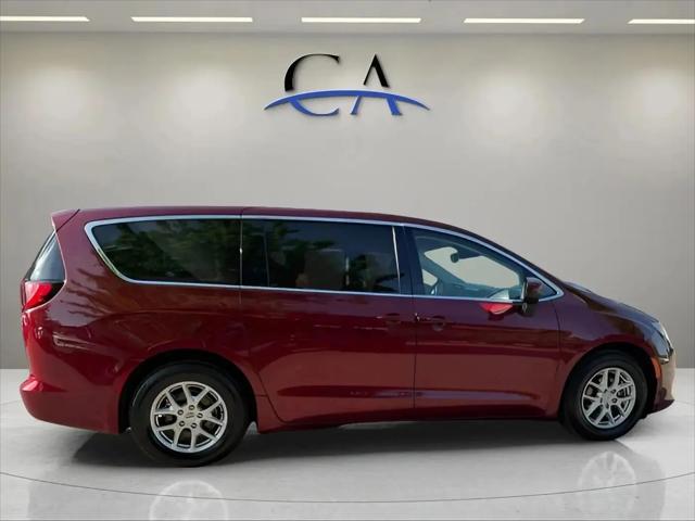 2023 Chrysler Voyager LX