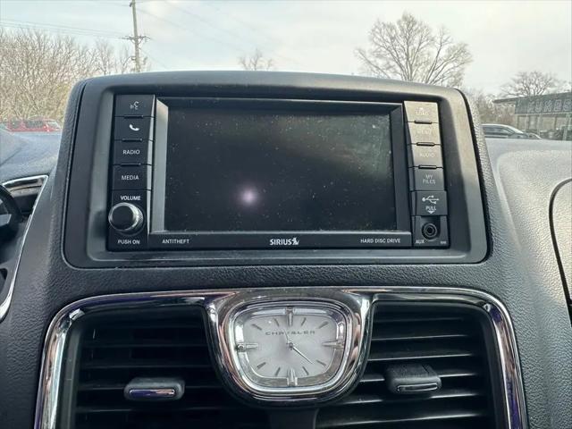 2014 Chrysler Town & Country Touring-L
