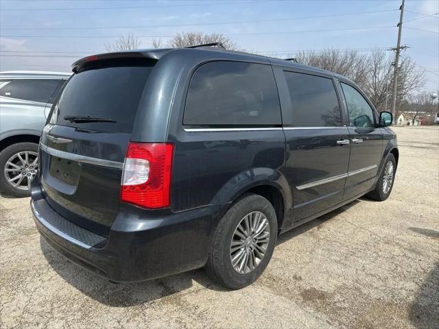 2014 Chrysler Town & Country Touring-L