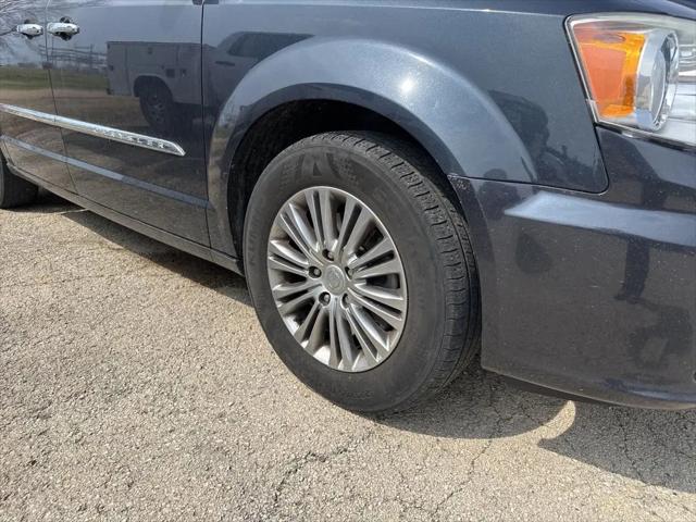 2014 Chrysler Town & Country Touring-L