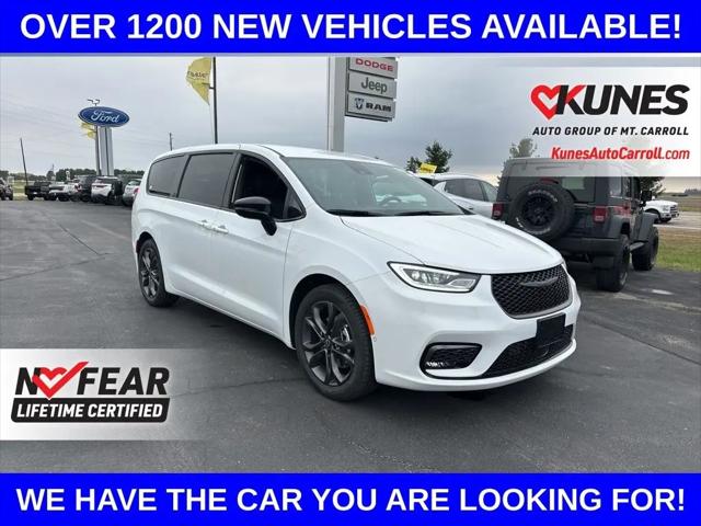 2026 Chrysler Pacifica Select for sale in Mount Carroll, IL