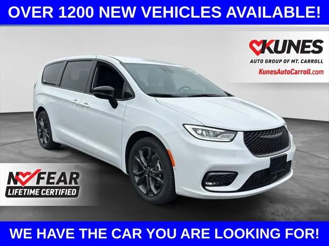 2026 Chrysler Pacifica Select for sale in Mount Carroll, IL