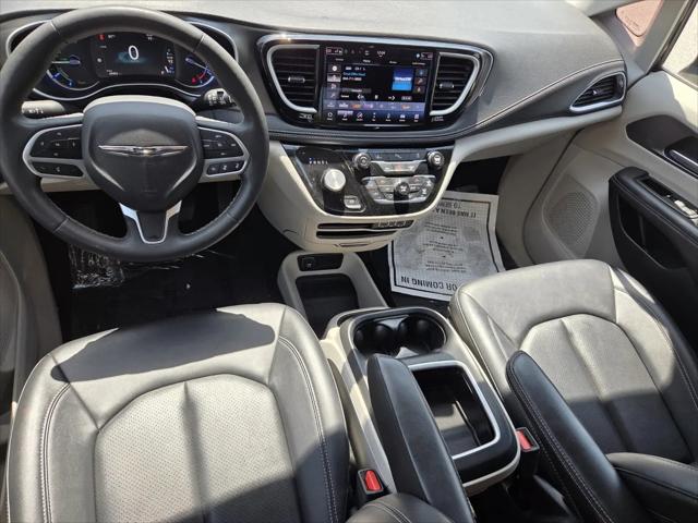 2024 Chrysler Pacifica Hybrid Select