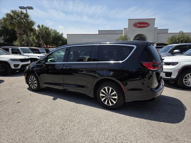 2024 Chrysler Pacifica Hybrid Select