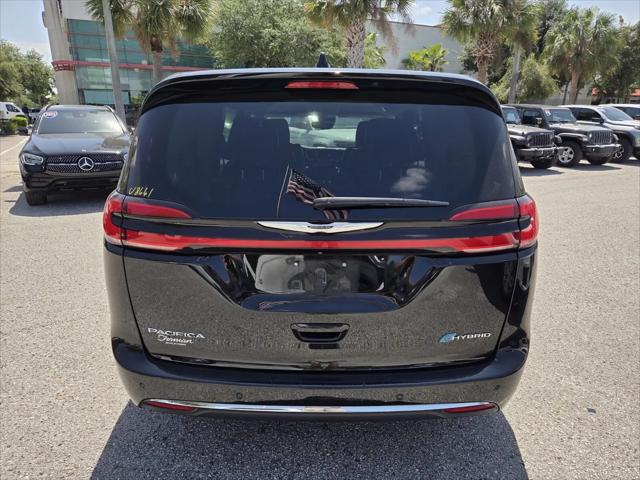2024 Chrysler Pacifica Hybrid Select