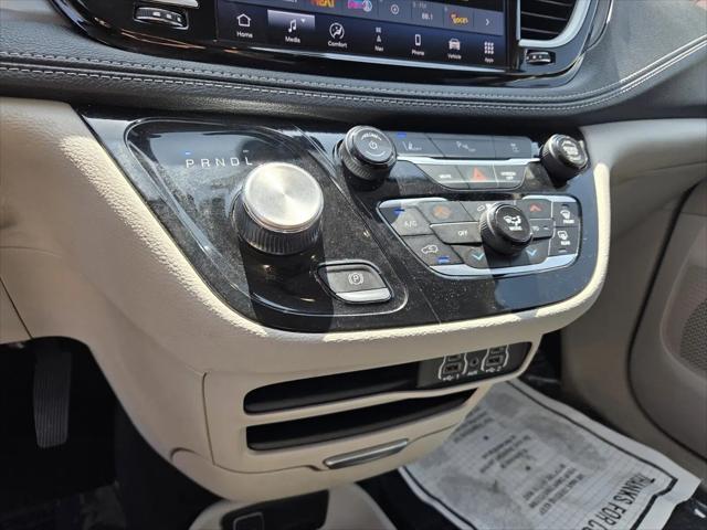 2024 Chrysler Pacifica Hybrid Select