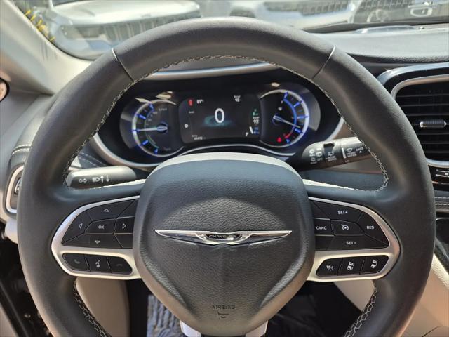2024 Chrysler Pacifica Hybrid Select