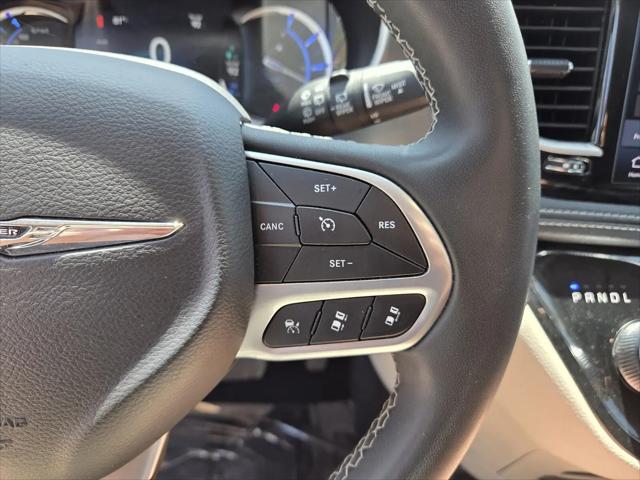 2024 Chrysler Pacifica Hybrid Select