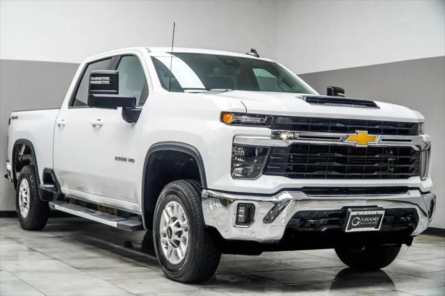 2025 Chevrolet Silverado 2500HD 4WD Crew Cab Standard Bed LT