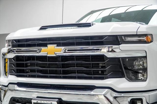 2025 Chevrolet Silverado 2500HD 4WD Crew Cab Standard Bed LT