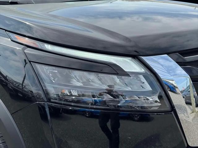 2025 Nissan Pathfinder SL 4WD