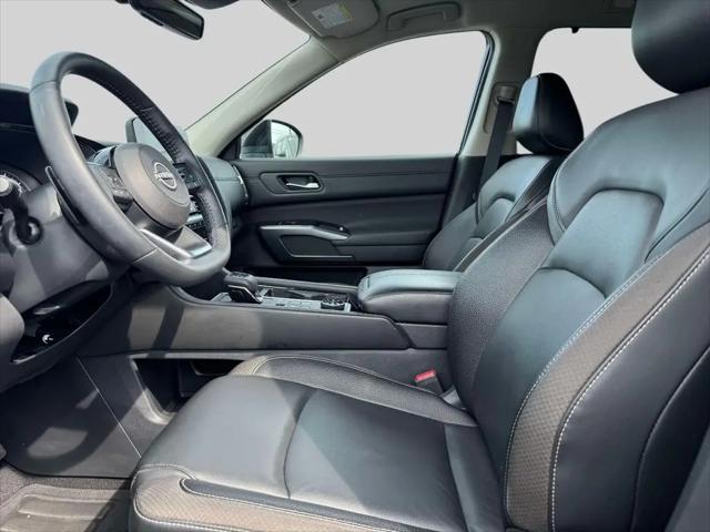 2025 Nissan Pathfinder SL 4WD
