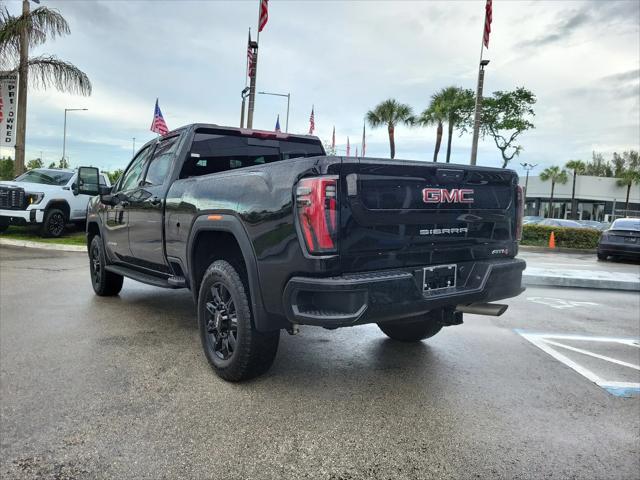 2025 GMC Sierra 2500HD 4WD Crew Cab Standard Bed AT4