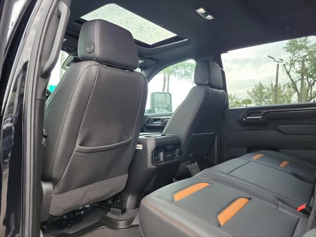 2025 GMC Sierra 2500HD 4WD Crew Cab Standard Bed AT4