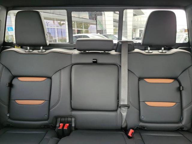 2025 GMC Sierra 2500HD 4WD Crew Cab Standard Bed AT4