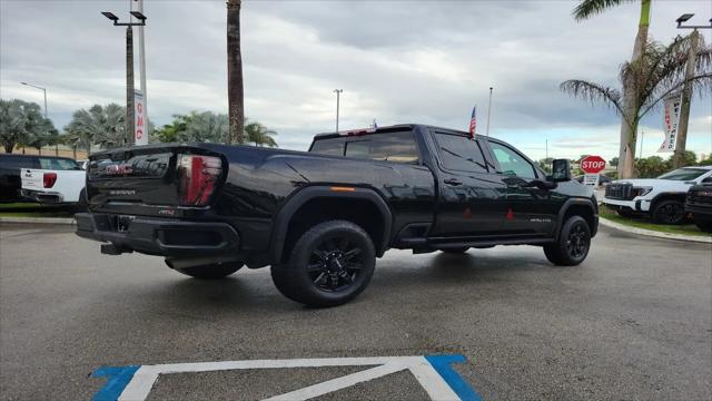 2025 GMC Sierra 2500HD 4WD Crew Cab Standard Bed AT4