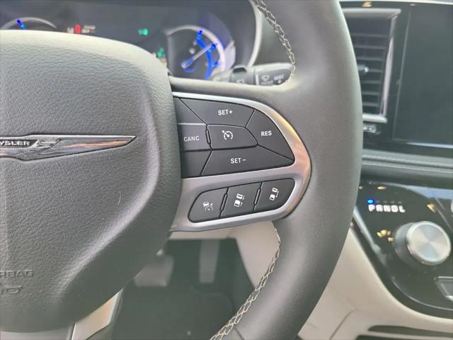 2024 Chrysler Pacifica Hybrid Select