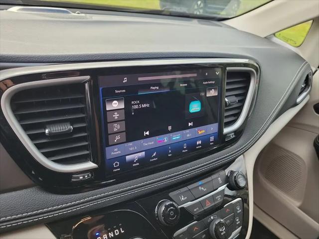2024 Chrysler Pacifica Hybrid Select