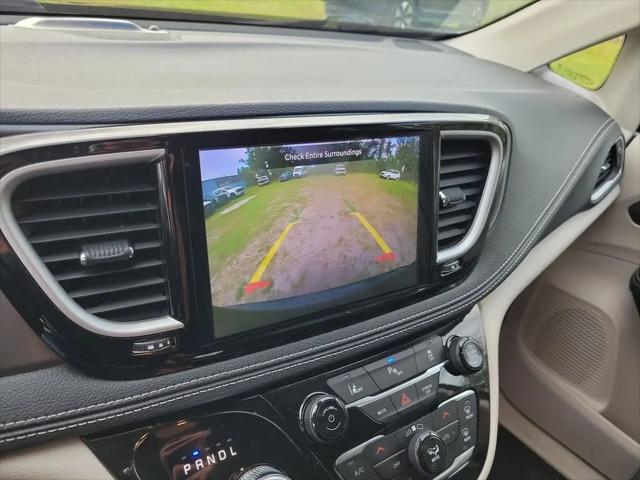 2024 Chrysler Pacifica Hybrid Select