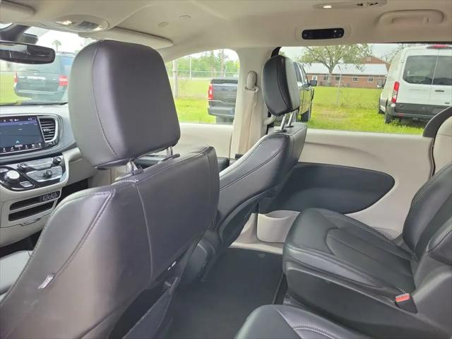 2024 Chrysler Pacifica Hybrid Select