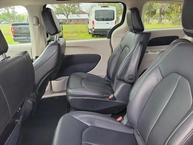 2024 Chrysler Pacifica Hybrid Select