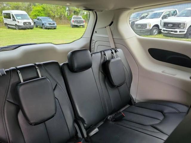 2024 Chrysler Pacifica Hybrid Select