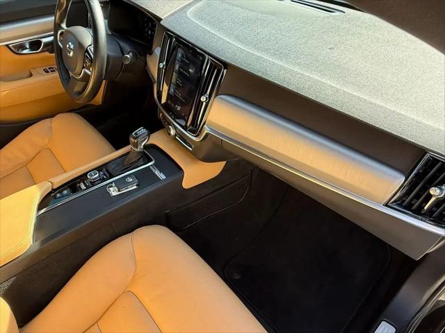 2017 Volvo S90 T6 Momentum