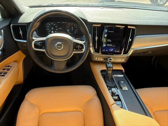 2017 Volvo S90 T6 Momentum