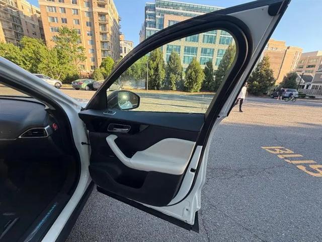 2019 Jaguar F-PACE 25t Prestige