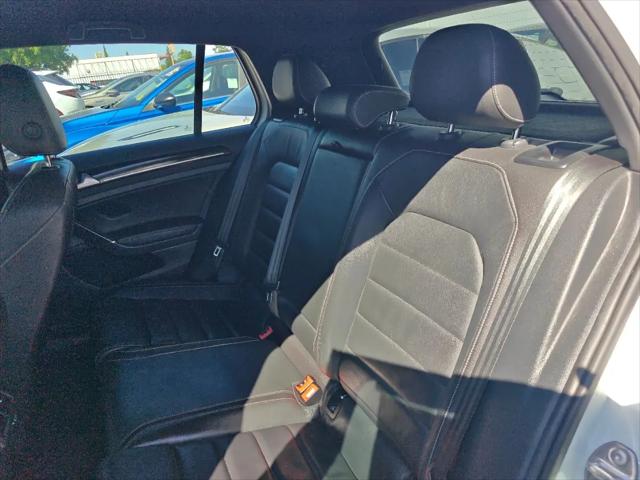 2017 Volkswagen Golf R 4-Door w/DCC & Navigation