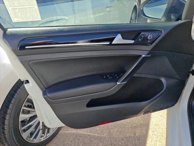2017 Volkswagen Golf R 4-Door w/DCC & Navigation