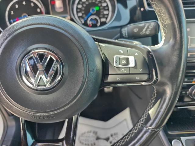 2017 Volkswagen Golf R 4-Door w/DCC & Navigation