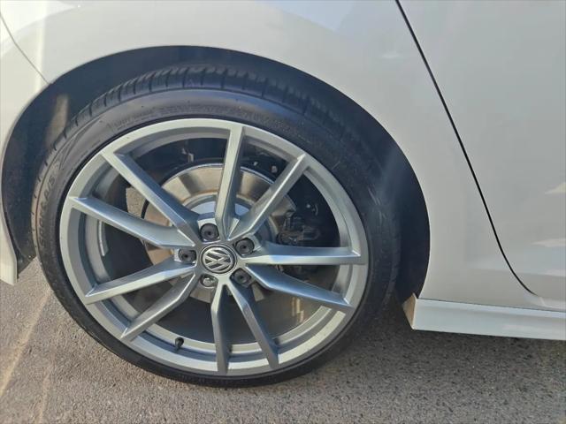 2017 Volkswagen Golf R 4-Door w/DCC & Navigation