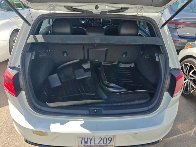 2017 Volkswagen Golf R 4-Door w/DCC & Navigation