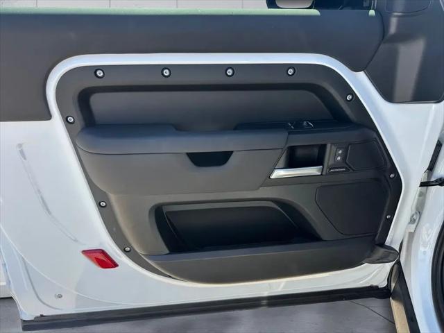 2025 Land Rover Defender 90 P300 S
