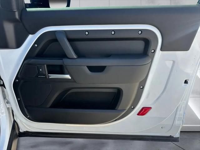 2025 Land Rover Defender 90 P300 S