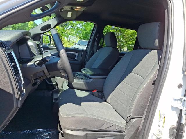 2024 Ram 1500 Classic Warlock Crew Cab 4x4 5'7" Box
