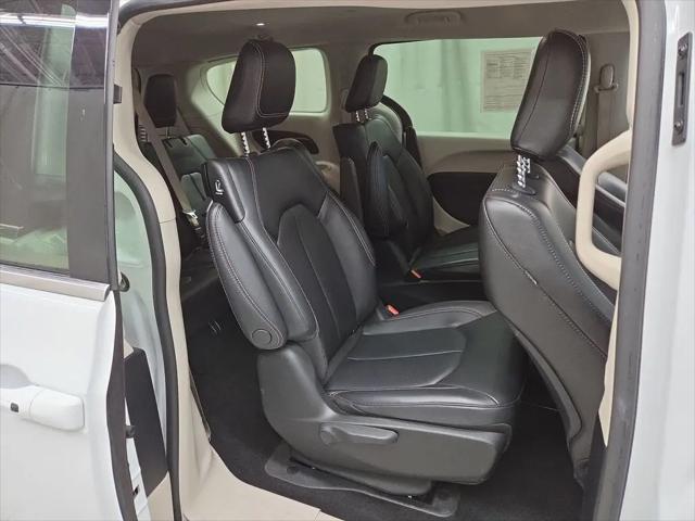 2023 Chrysler Pacifica Hybrid Touring L