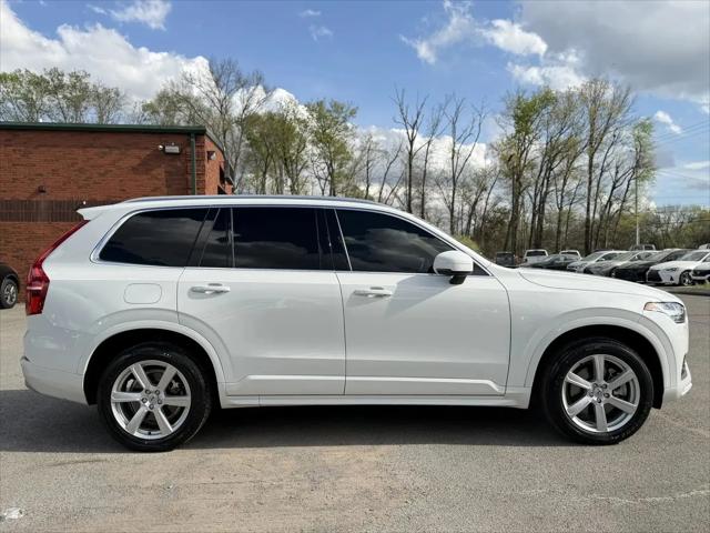 2022 Volvo XC90 T5 Momentum 7 Passenger