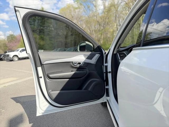 2022 Volvo XC90 T5 Momentum 7 Passenger