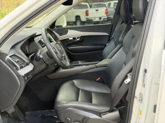 2022 Volvo XC90 T5 Momentum 7 Passenger