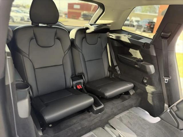 2022 Volvo XC90 T5 Momentum 7 Passenger